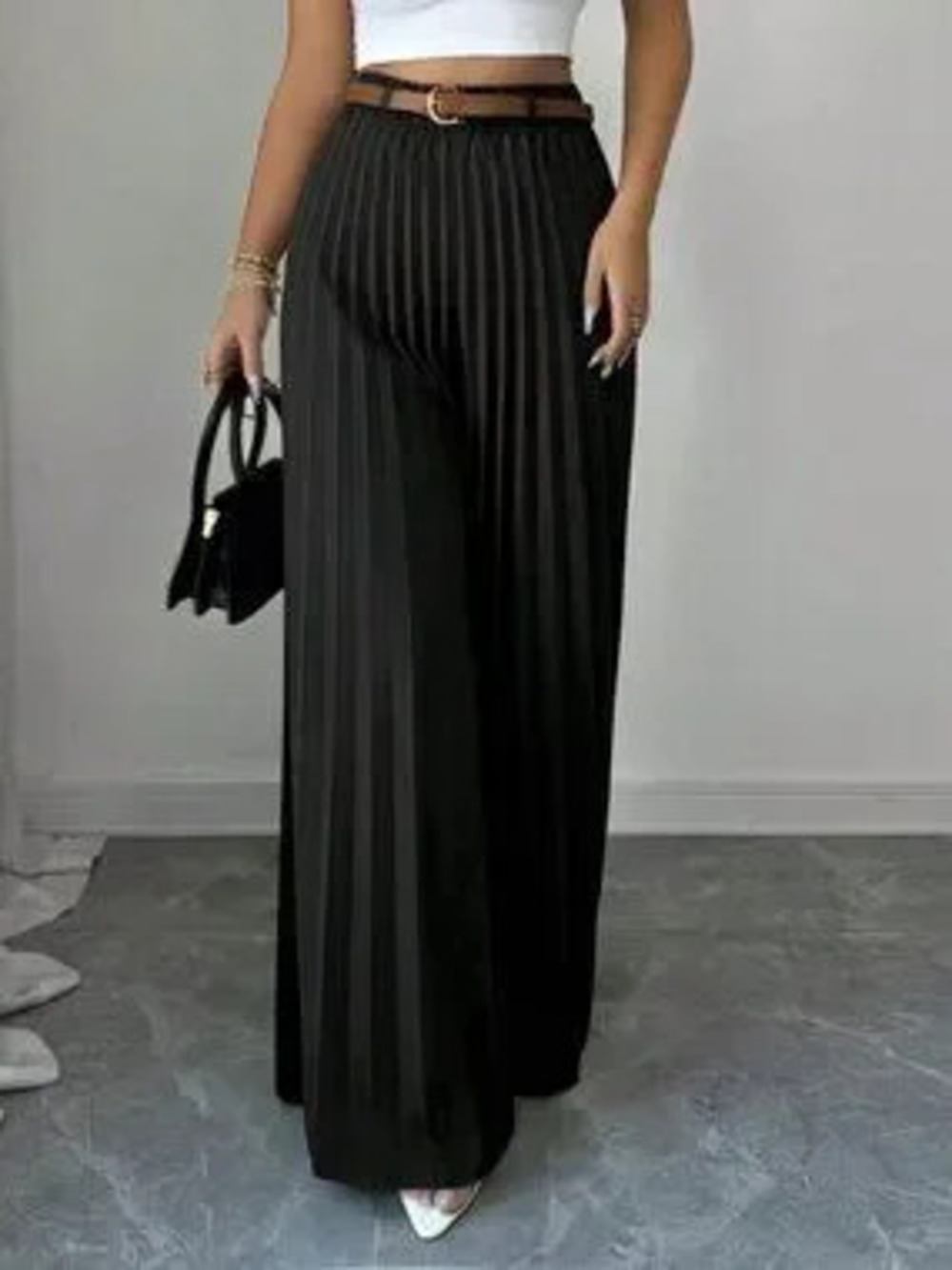 Black Elegant Women's Minimalist Pleated Casual Pants - Picture 7 of 7